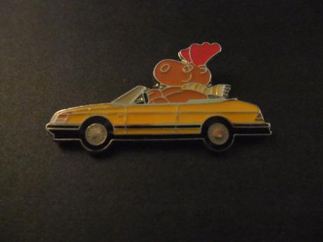 Saab 900 Turbo Cabrio cabriolet 1987-1993 geel  ( bestuurder een Eland)